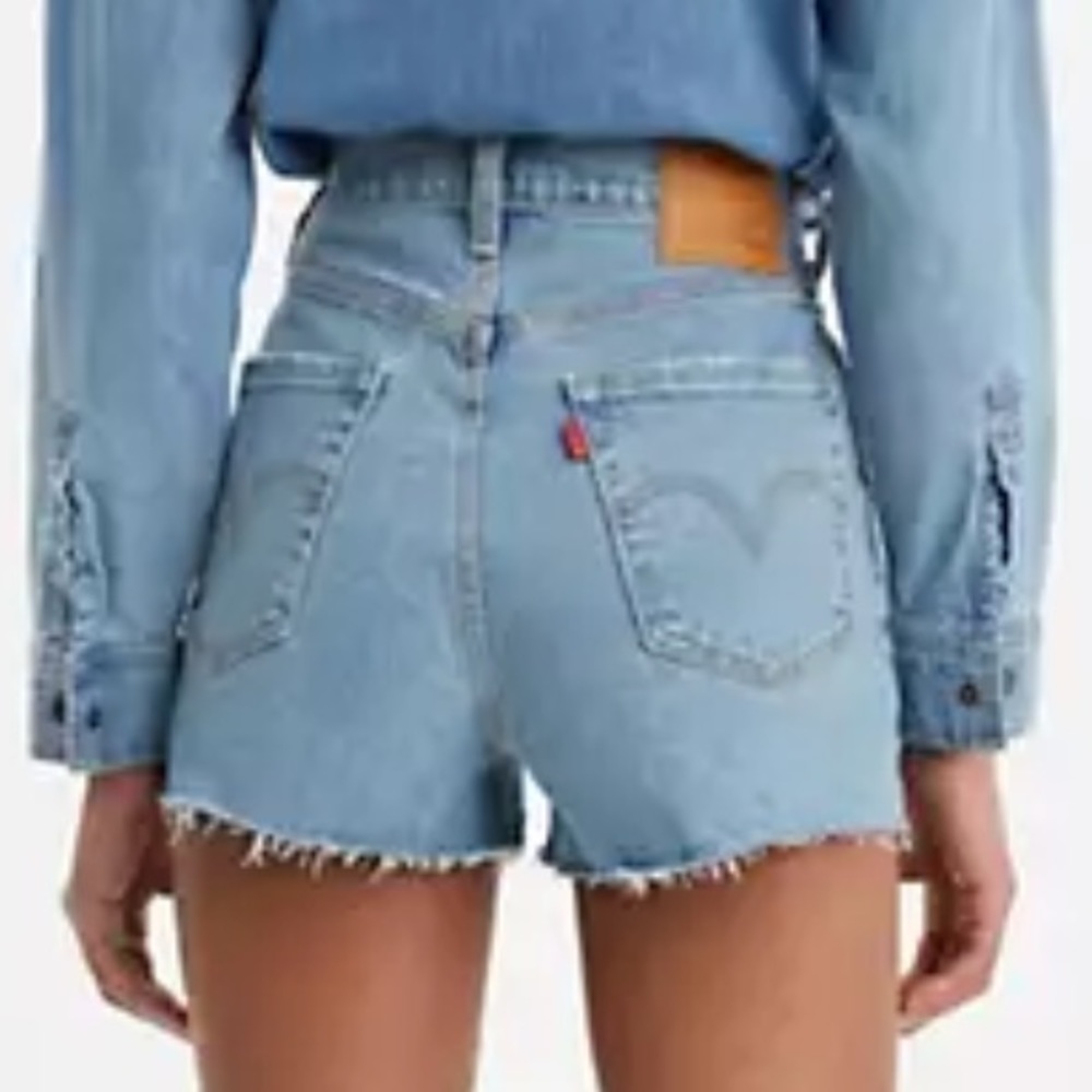 Levi’s Ribcage Shorts Distressed - Picture 2 of 8